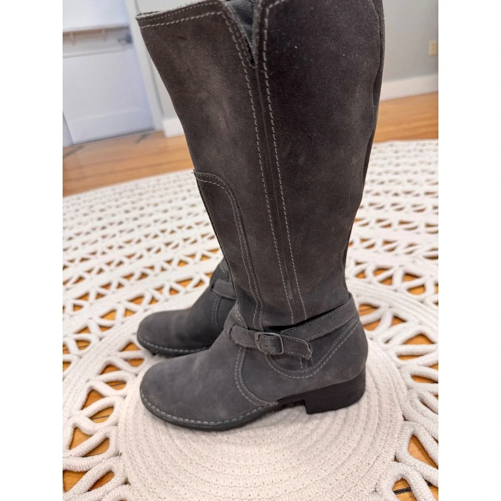 Clark's Gray Suede Knee High Boots Women's Size 7.5 M Side Zip Buckle‎ Detail